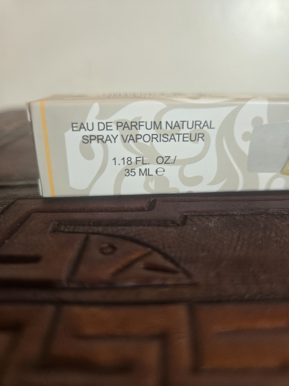 Yara "Moi" White & Gold Perfume Spray - Picture 4 of 4